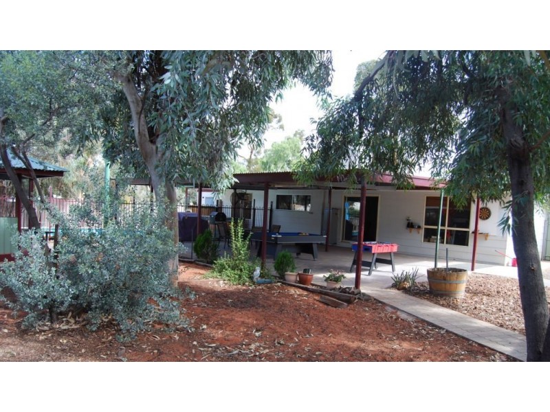 16 MULGARIA CRESCENT, Roxby Downs SA 5725