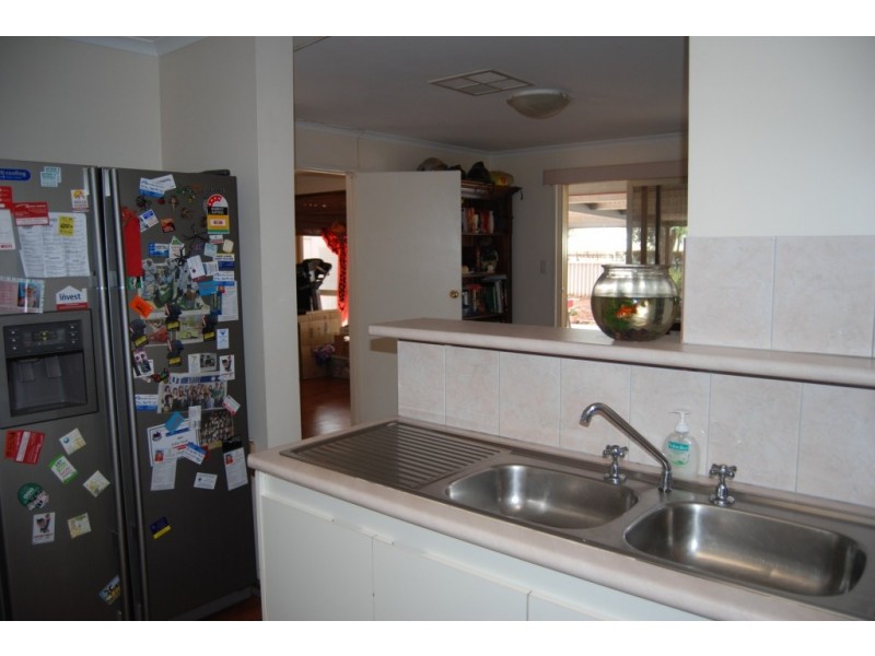 16 MULGARIA CRESCENT, Roxby Downs SA 5725