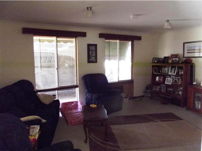 24 Kennebery Crescent, Roxby Downs SA 5725