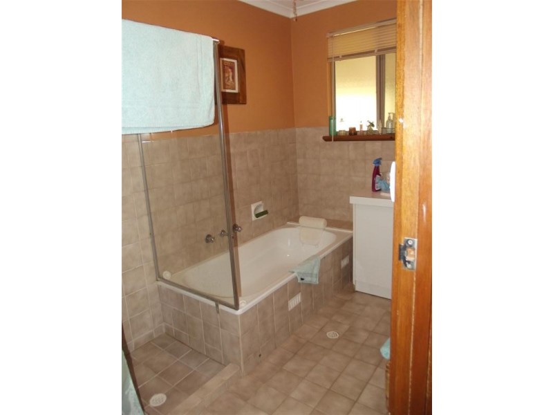 24 Kennebery Crescent, Roxby Downs SA 5725