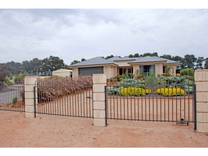 8 Warrakoo Court, Paringa SA 5340
