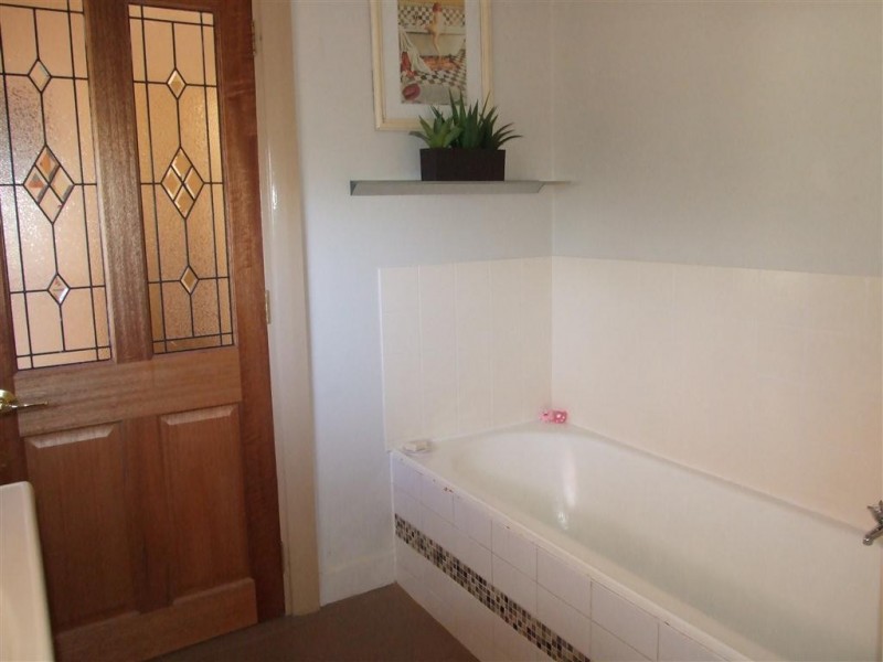 30 Third Street, Loxton SA 5333