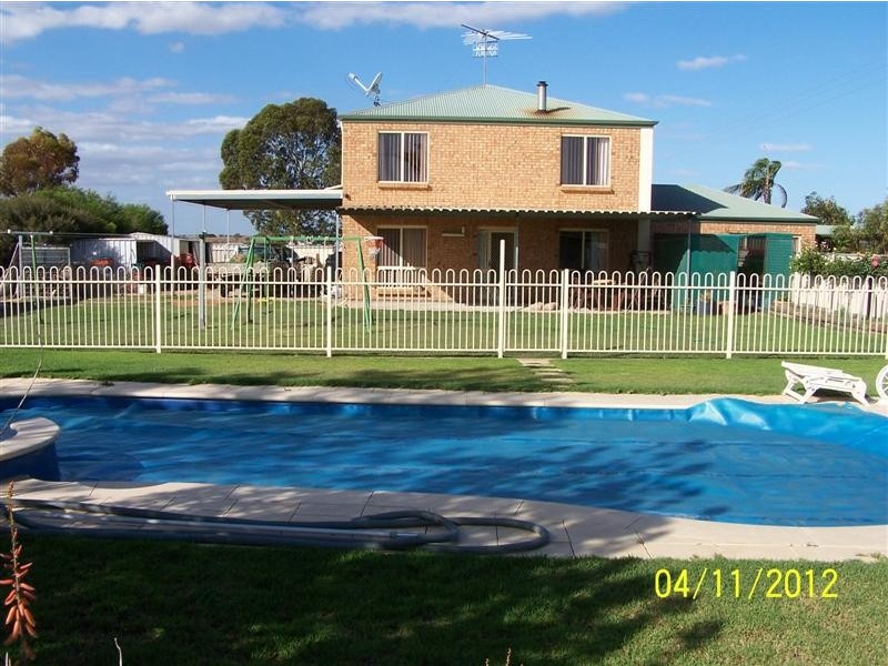 9109 Sturt Highway, Blanchetown SA 5357