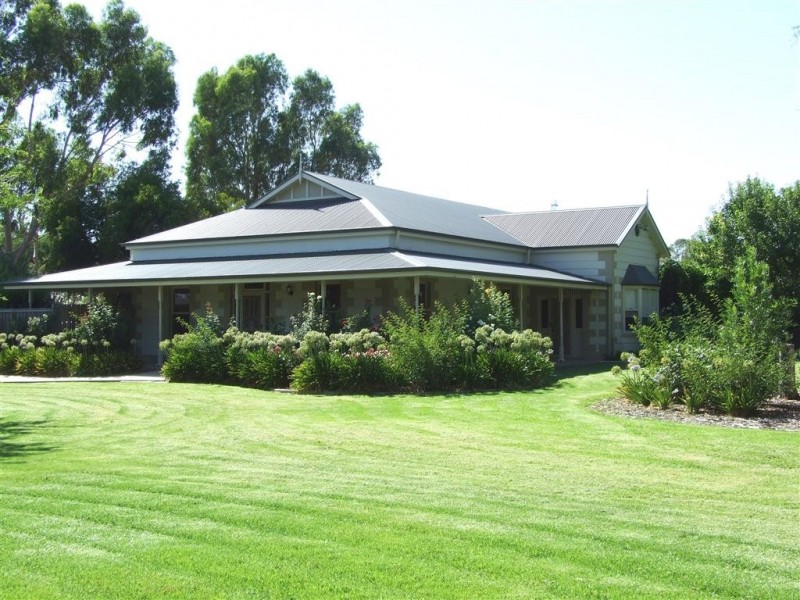 17 Twenty-First Street, Renmark SA 5341