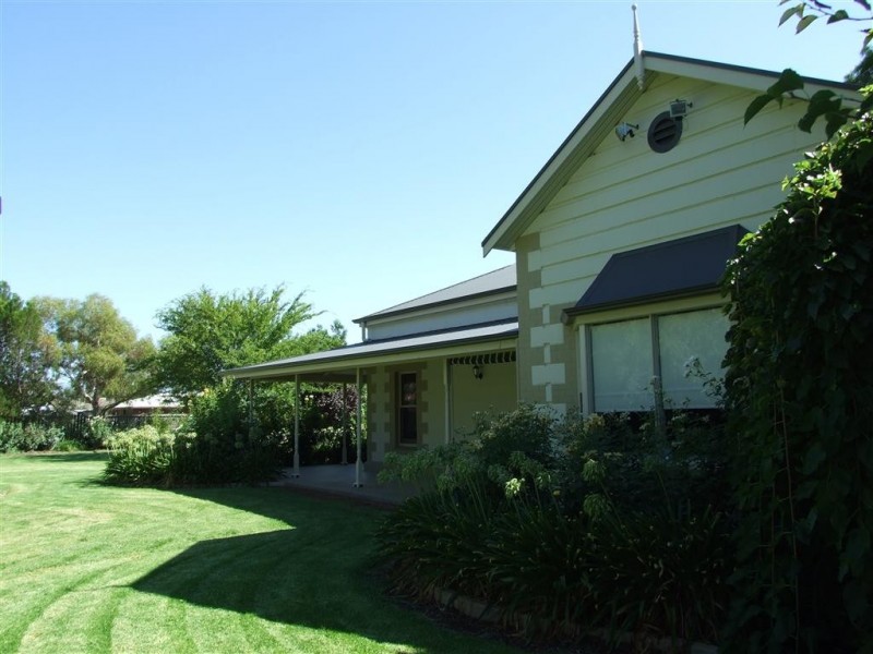 17 Twenty-First Street, Renmark SA 5341