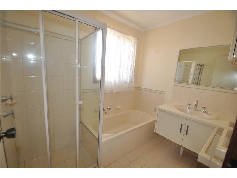 10 Irrapatana Street, Roxby Downs SA 5725