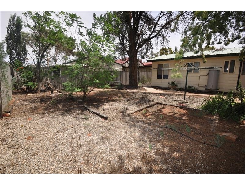 10 Irrapatana Street, Roxby Downs SA 5725