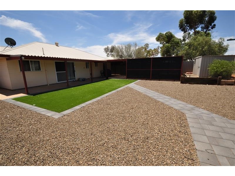 14 Pine Crescent, Roxby Downs SA 5725