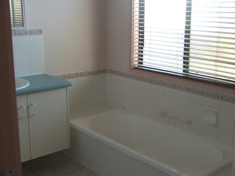 30C Coolibah Dr, Roxby Downs SA 5725