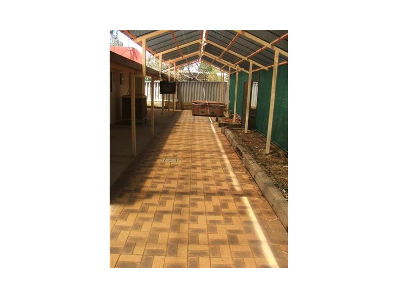 24 Irrapatana Street, Roxby Downs SA 5725