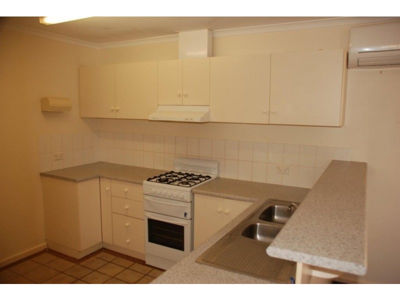28 Pine Cres, Roxby Downs SA 5725