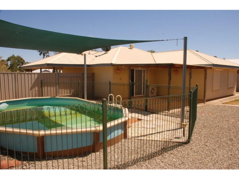 28 Pine Cres, Roxby Downs SA 5725