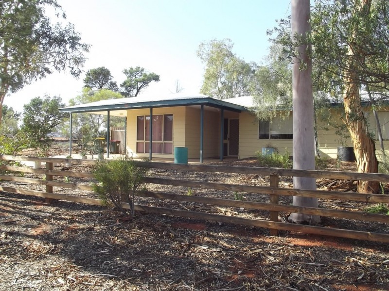 8 Hermit Street, Roxby Downs SA 5725