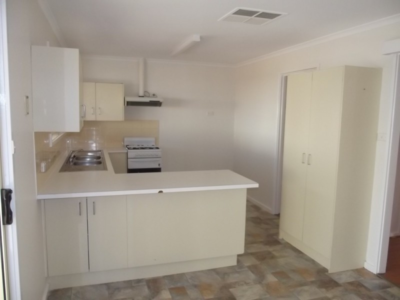 8 Hermit Street, Roxby Downs SA 5725
