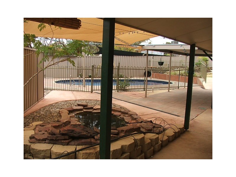 1 ARCOONA STREET, Roxby Downs SA 5725