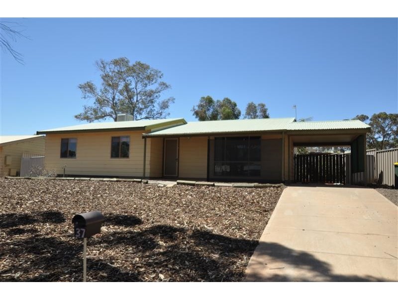 37 Pioneer Drive, Roxby Downs SA 5725