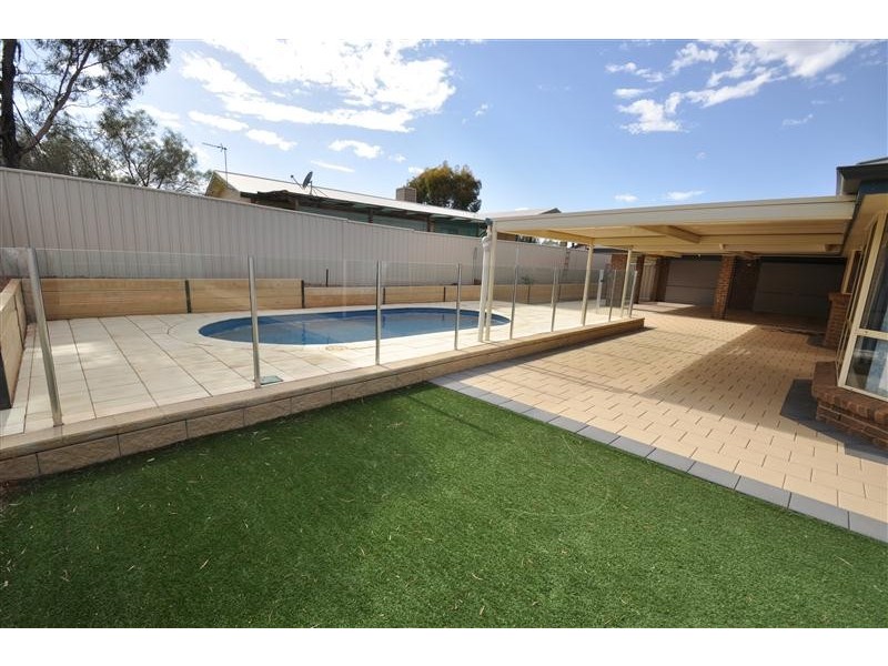 17 Maireana Circuit, Roxby Downs SA 5725