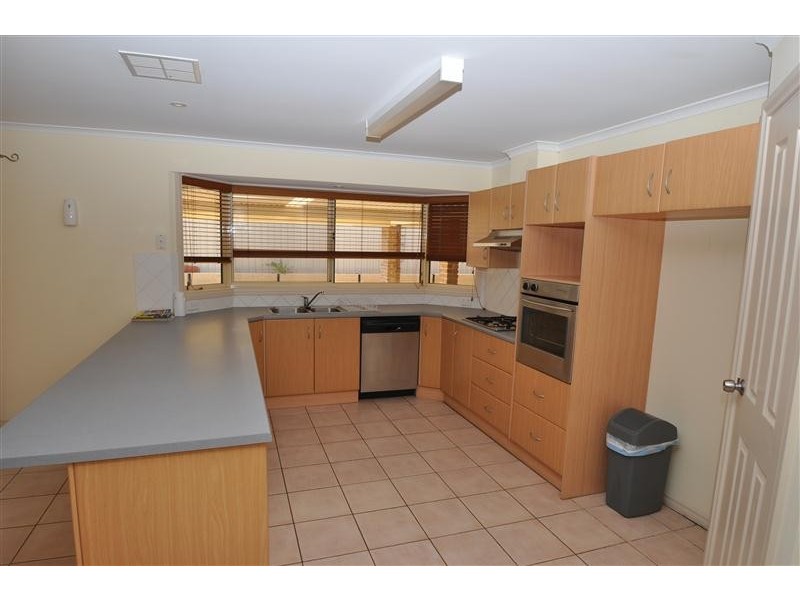 17 Maireana Circuit, Roxby Downs SA 5725