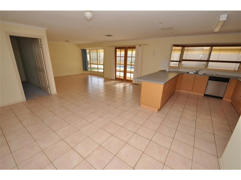 17 Maireana Circuit, Roxby Downs SA 5725