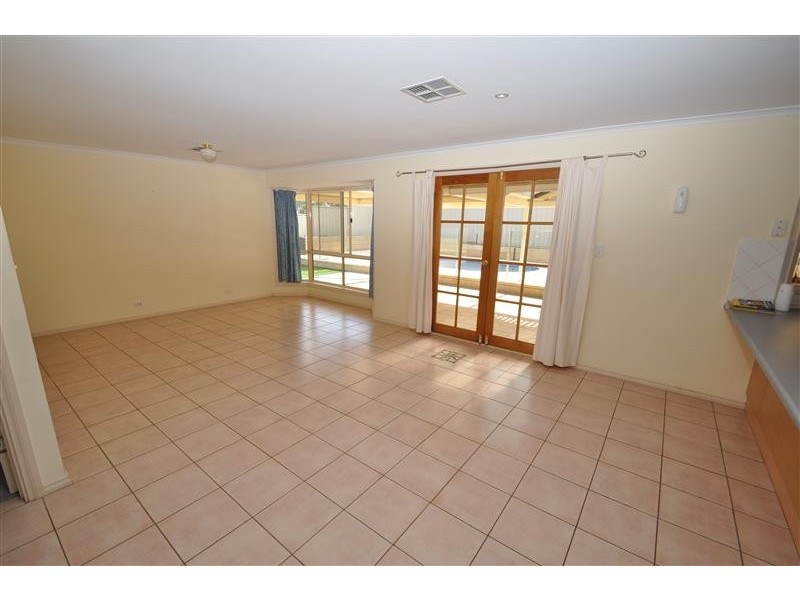 17 Maireana Circuit, Roxby Downs SA 5725