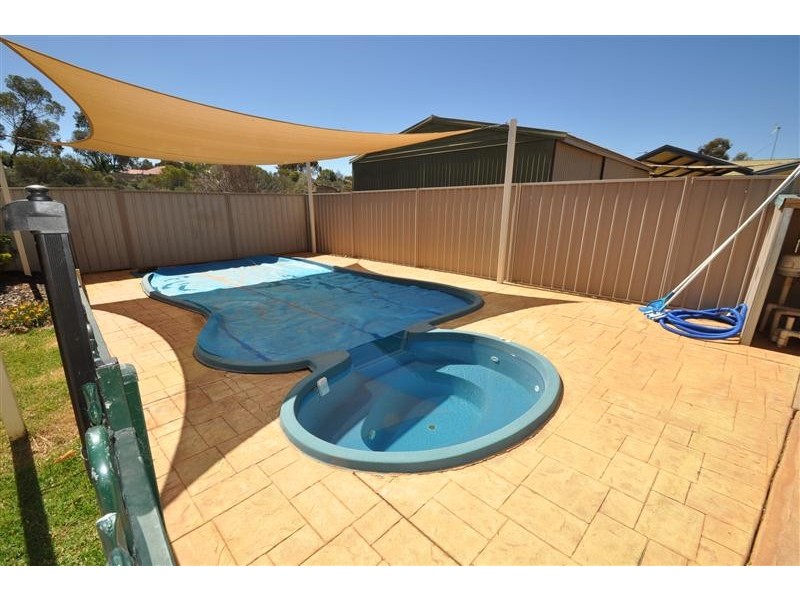 41 PIONEER DRIVE, Roxby Downs SA 5725