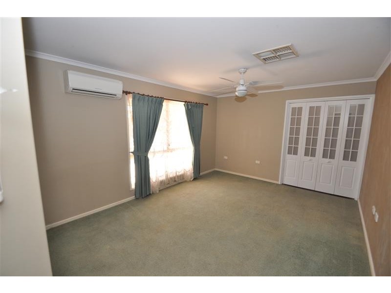 2 Santalum Way, Roxby Downs SA 5725