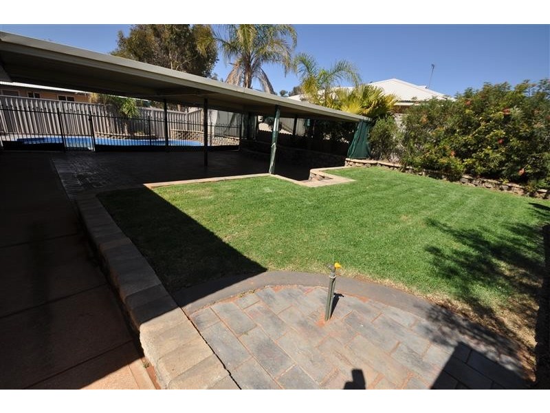 2 Santalum Way, Roxby Downs SA 5725