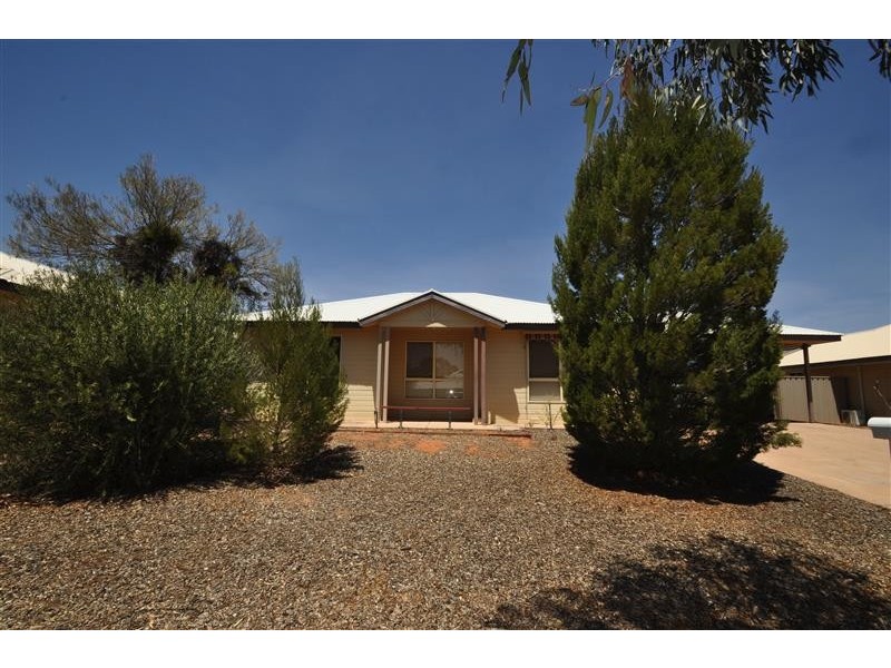 30 PINE CRES, Roxby Downs SA 5725