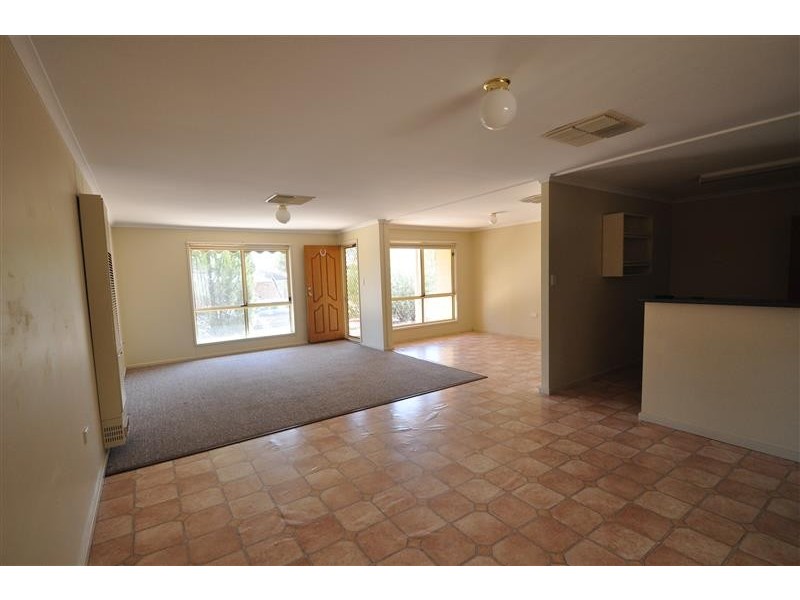 30 PINE CRES, Roxby Downs SA 5725