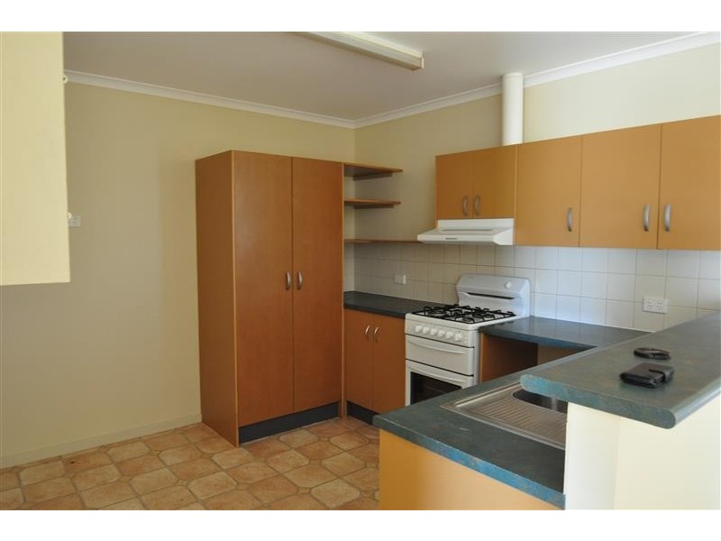 30 PINE CRES, Roxby Downs SA 5725