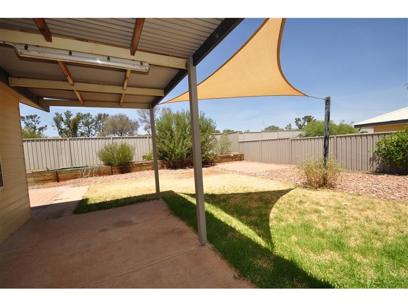 30 PINE CRES, Roxby Downs SA 5725
