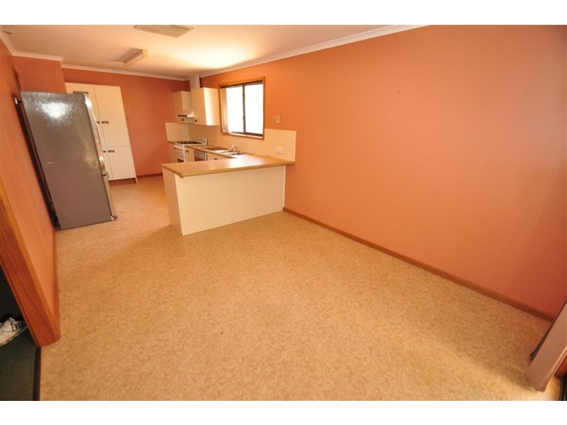 11 Kennebery Crescent, Roxby Downs SA 5725