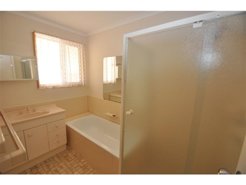 11 Alberrie St, Roxby Downs SA 5725