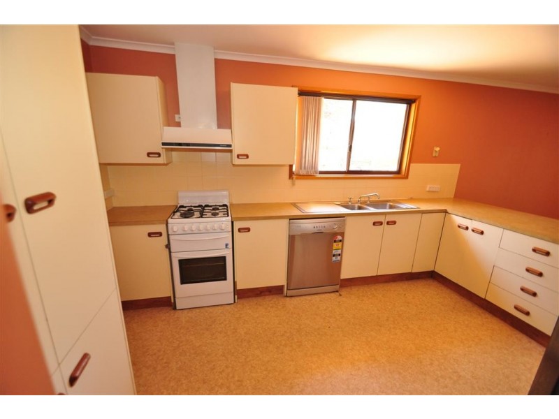 11 Kenneberry Cres, Roxby Downs SA 5725