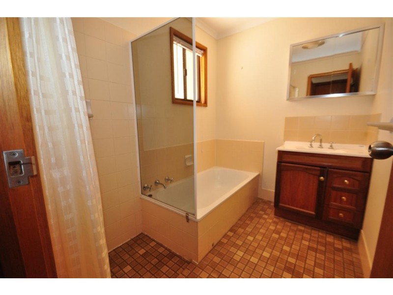 11 Kenneberry Cres, Roxby Downs SA 5725