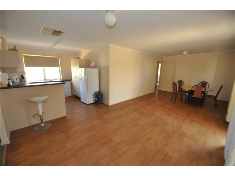 8 Eremopholia, Roxby Downs SA 5725