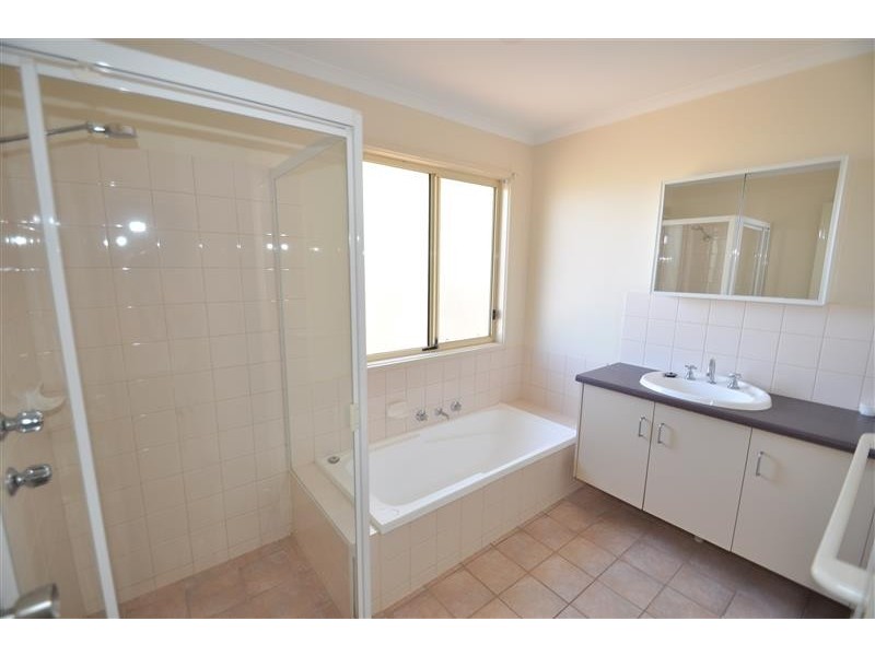 8 Eremopholia, Roxby Downs SA 5725