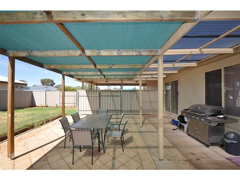 8 Eremopholia, Roxby Downs SA 5725