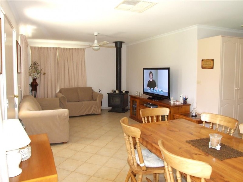 23 Downer Ave, Lyrup SA 5343