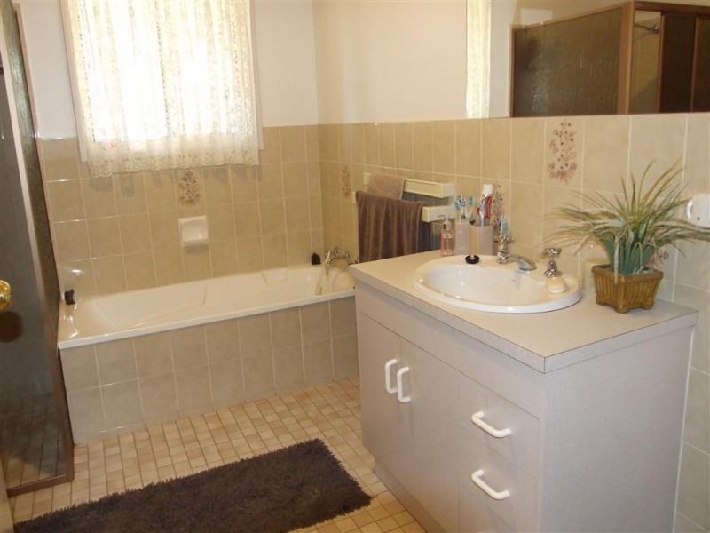23 Downer Ave, Lyrup SA 5343