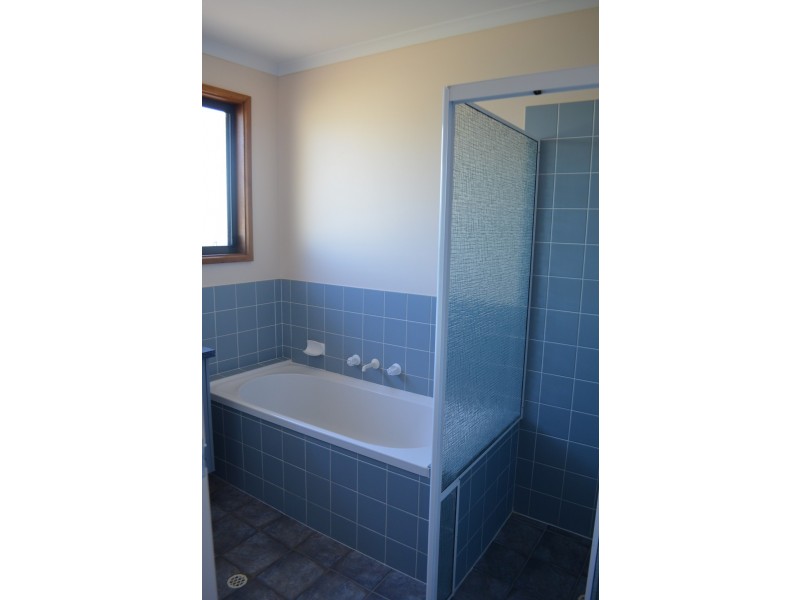 11 Quandong Street, Roxby Downs SA 5725