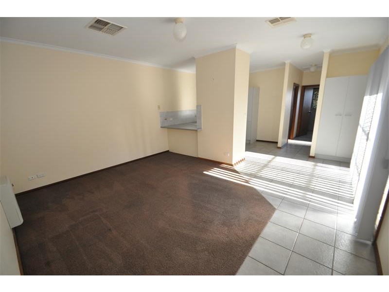 2/12 Kennerbery Cres, Roxby Downs SA 5725