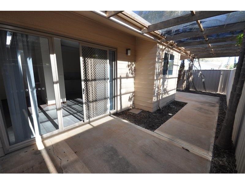 2/12 Kennerbery Cres, Roxby Downs SA 5725