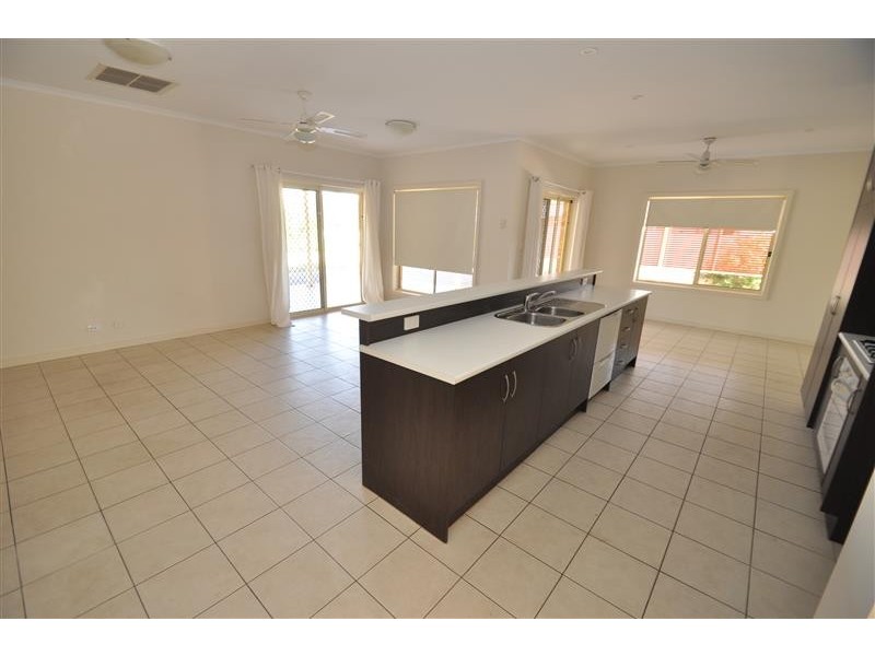 26 Swainsona Street, Roxby Downs SA 5725