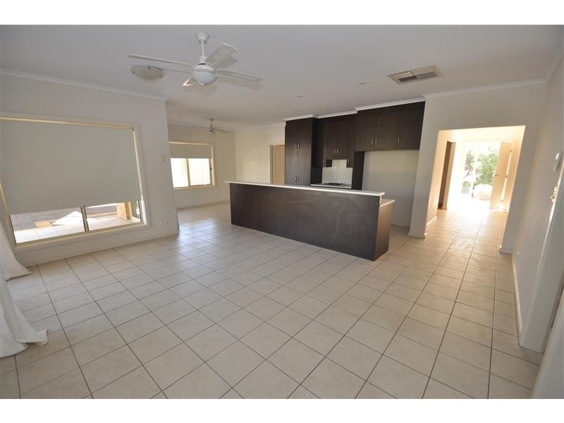 26 Swainsona Street, Roxby Downs SA 5725