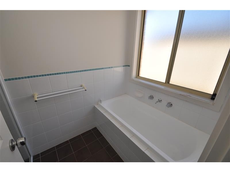 26 Swainsona Street, Roxby Downs SA 5725
