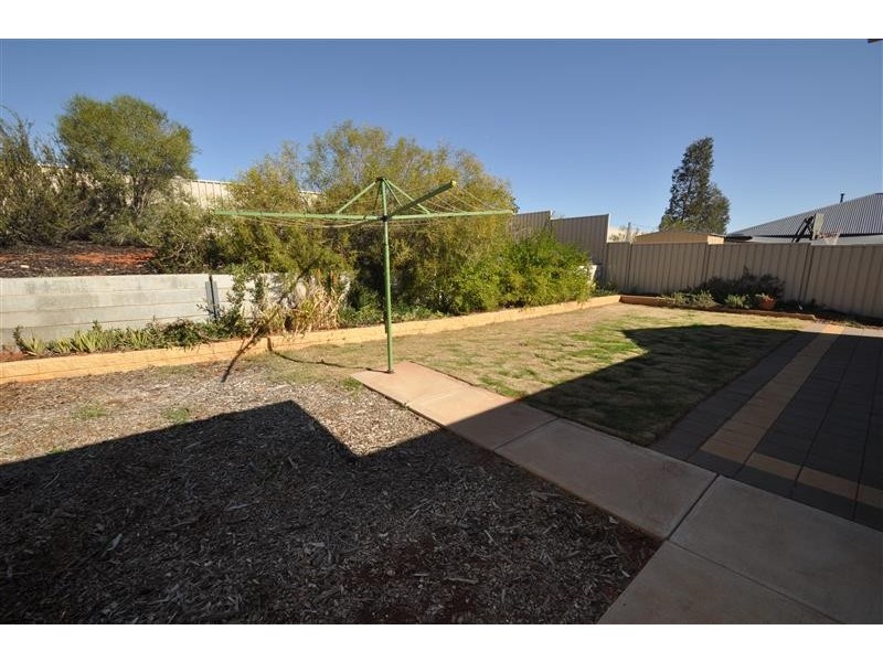26 Swainsona Street, Roxby Downs SA 5725
