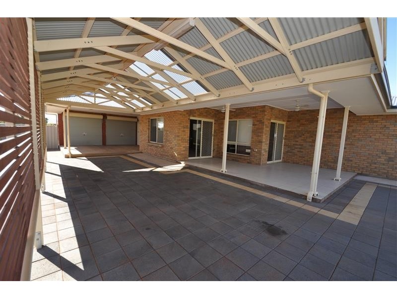 26 Swainsona Street, Roxby Downs SA 5725