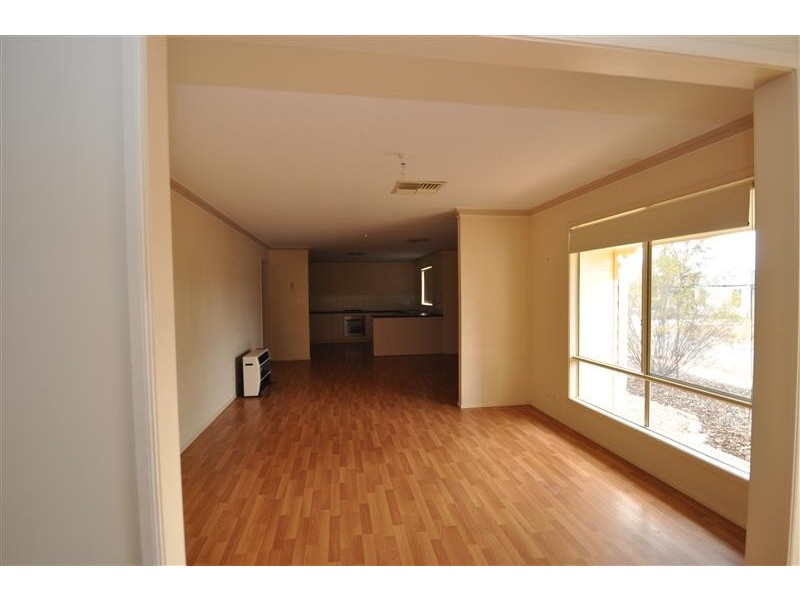 10 Tiliqua Crescent, Roxby Downs SA 5725