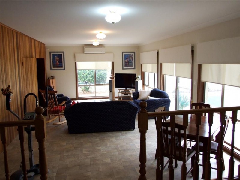 7 Scott Ave, Barmera SA 5345